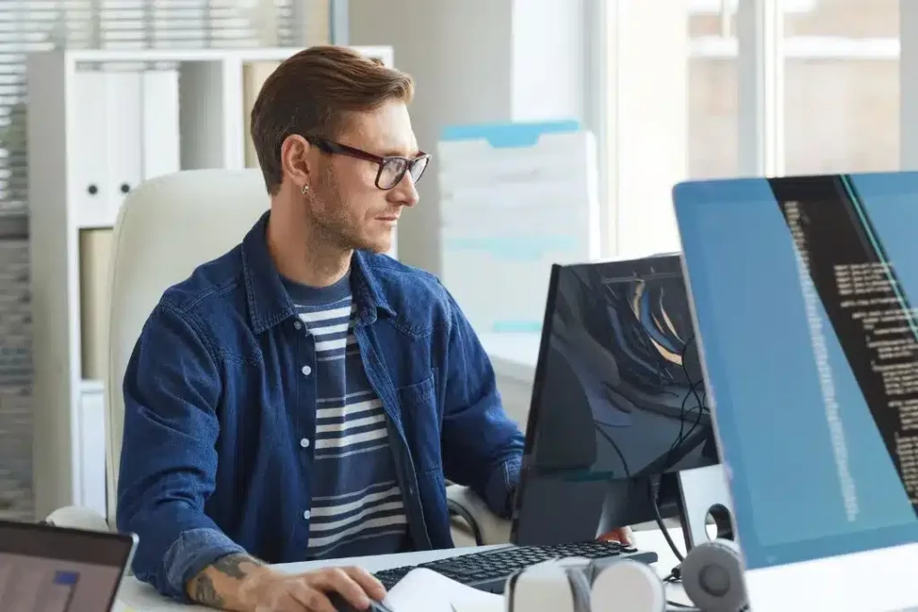 Finding Software Developers: Skills & Strategies Guide